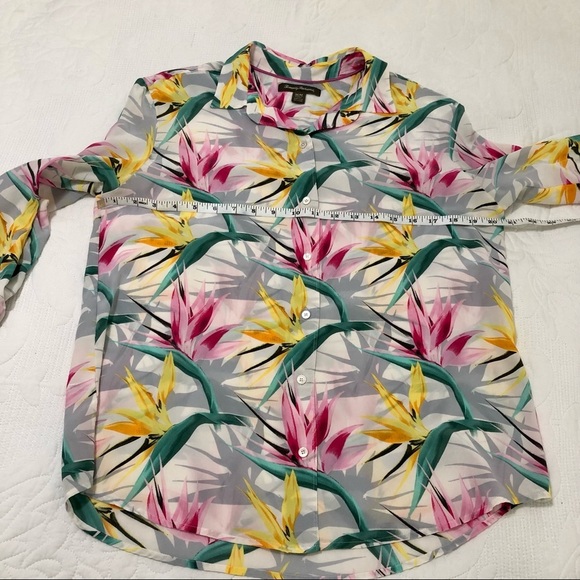 TOMMY BAHAMA 100% Silk Pink/Green/Yellow/Gray Tropical Floral Button Down Blouse - Picture 13 of 16
